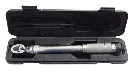 На сайте Трейдимпорт можно недорого купить Ключ динамометрический щелчкового типа 70-350Нм, 1/2",в пластиковом футляре FORCEKRAFT FK-6474630. 