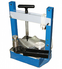 На сайте Трейдимпорт можно недорого купить Вулканизатор настольный с П-образной рамой 610. 